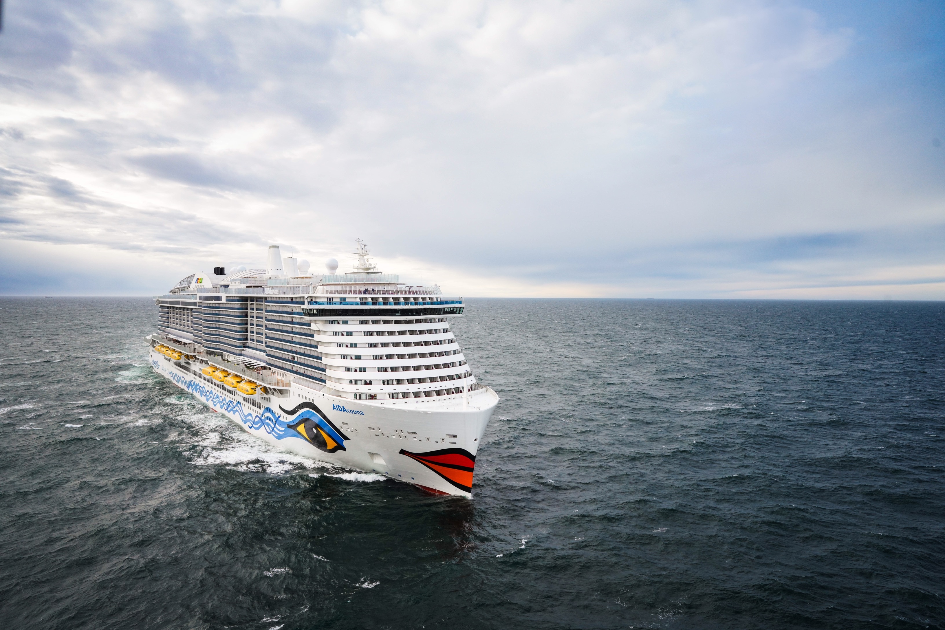 Kreuzfahrtschiff auf dem Meer