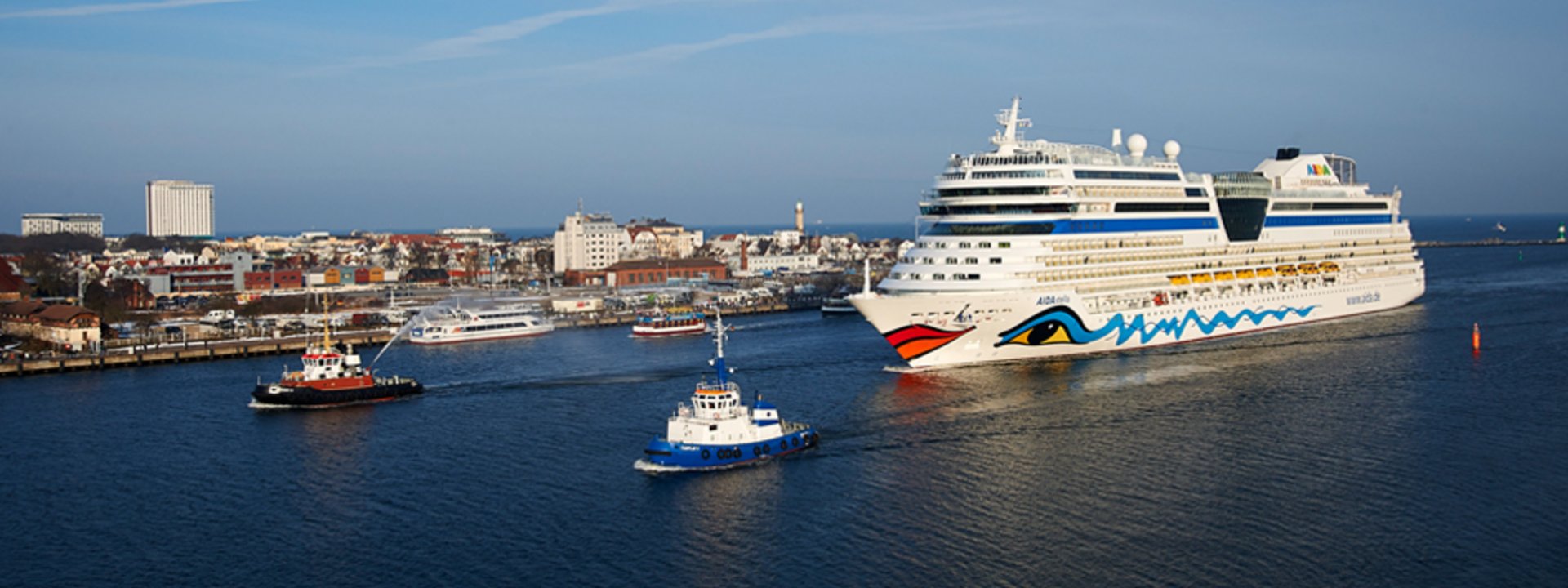 Taufe von AIDAstella eröffnet Kreuzfahrtsaison in Warnemünde