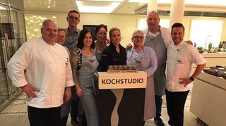 In der AIDA Kochschule backen und kochen Sie gemeinsam mit unseren Köchen und Gourmetpaten