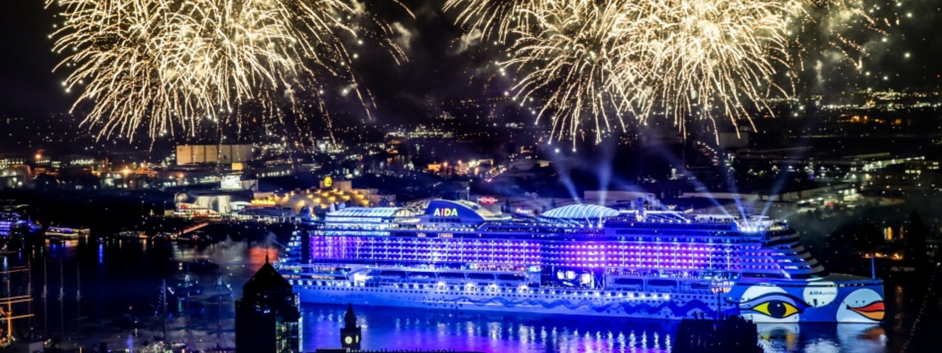 AIDA schickt vier Kreuzfahrtschiffe zum HAFENGEBURTSTAG HAMBURG